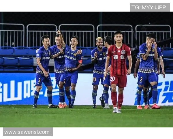 中超激战重庆队迎战江苏队双方全力争胜展现足球魅力与团队精神