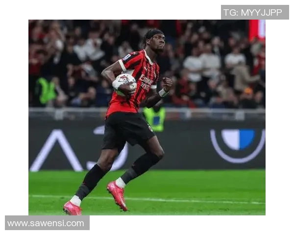 米兰与佛罗伦萨队激战正酣谁能在意甲赛场笑到最后