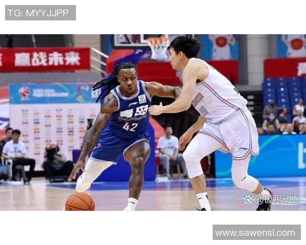 青岛国信与新疆队激战正酣谁能在这场对决中笑到最后